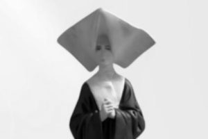 bł. Teresa Magdalena Fantou Figura błogosławionej Teresy Magdaleny Fantou – szarytki i męczenniczki Rewolucji Francuskiej, wersja czarno-biała