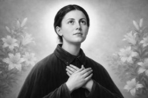 Święta Gemma Galgani z rękami złożonymi na sercu, otoczona liliami – obraz biało-czarny